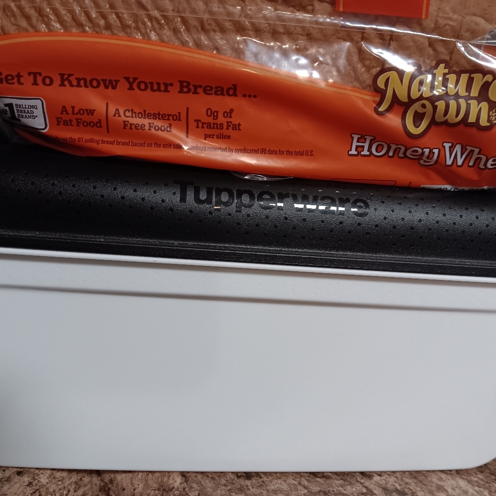 Tupperware Bread Keeper - Picture 2 of 6